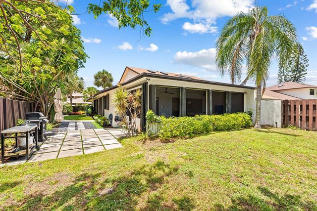 305 SW 28th Avenue, Delray Beach, FL 33445