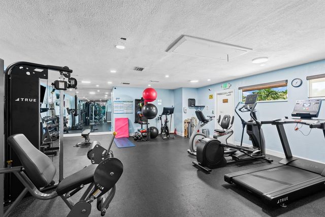 305 SW 28th Avenue, Delray Beach, FL 33445
