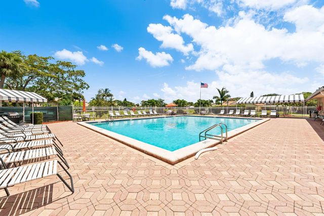 305 SW 28th Avenue, Delray Beach, FL 33445