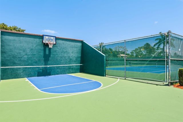 305 SW 28th Avenue, Delray Beach, FL 33445