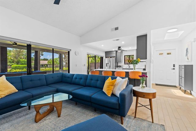 305 SW 28th Avenue, Delray Beach, FL 33445