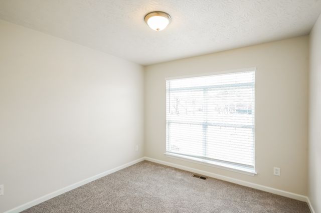 145 Summerlin Dr, Gallatin, TN 37066