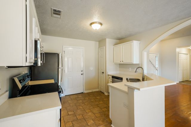 145 Summerlin Dr, Gallatin, TN 37066