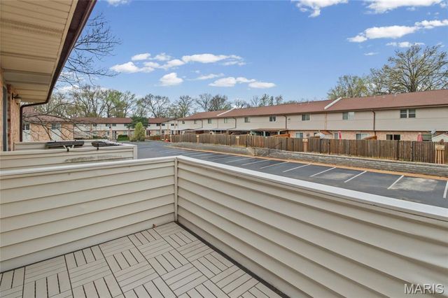 10135 Sakura Drive G, St Louis, MO 63128