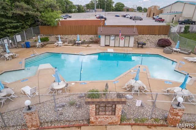 10135 Sakura Drive G, St Louis, MO 63128