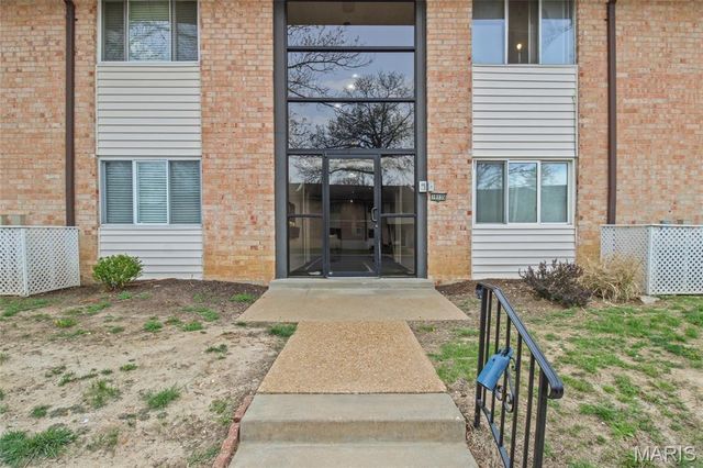 10135 Sakura Drive G, St Louis, MO 63128