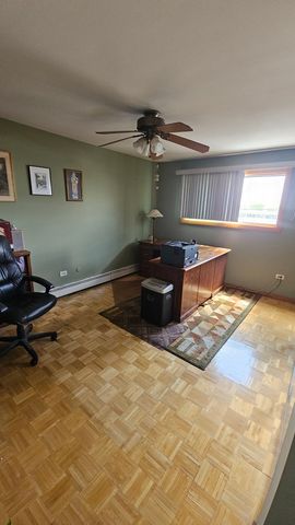 8905 Knight Avenue 401, Des Plaines, IL 60016