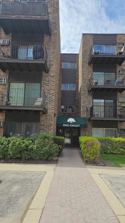 8905 Knight Avenue 401, Des Plaines, IL 60016