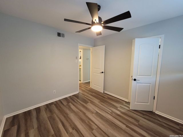 219 W Silver Sands Dr Apt 5, San Antonio, TX 78216