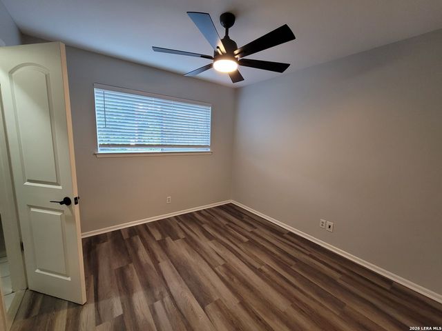 219 W Silver Sands Dr Apt 5, San Antonio, TX 78216