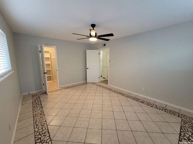 219 W Silver Sands Dr Apt 5, San Antonio, TX 78216