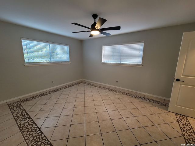 219 W Silver Sands Dr Apt 5, San Antonio, TX 78216