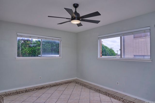219 W Silver Sands Dr Apt 5, San Antonio, TX 78216
