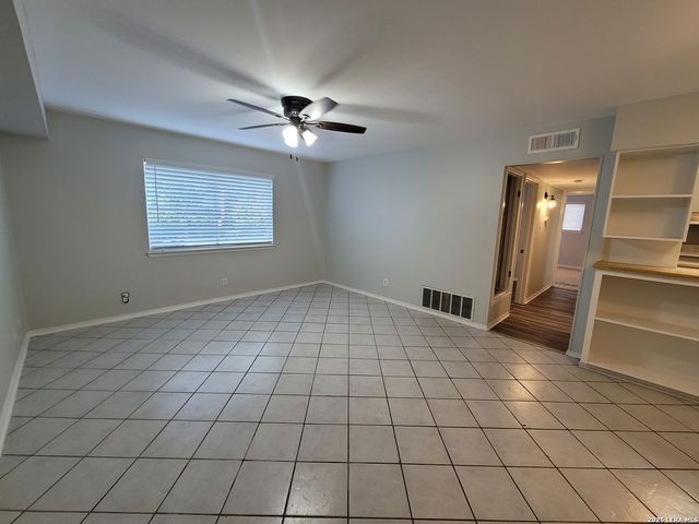 219 W Silver Sands Dr Apt 5, San Antonio, TX 78216