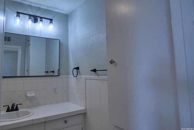 219 W Silver Sands Dr Apt 5, San Antonio, TX 78216