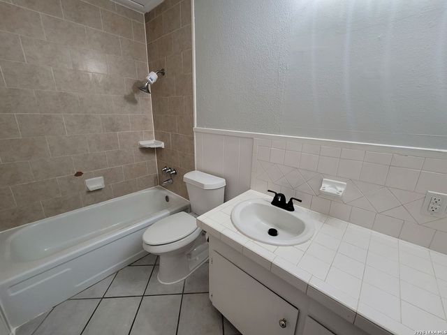 219 W Silver Sands Dr Apt 5, San Antonio, TX 78216