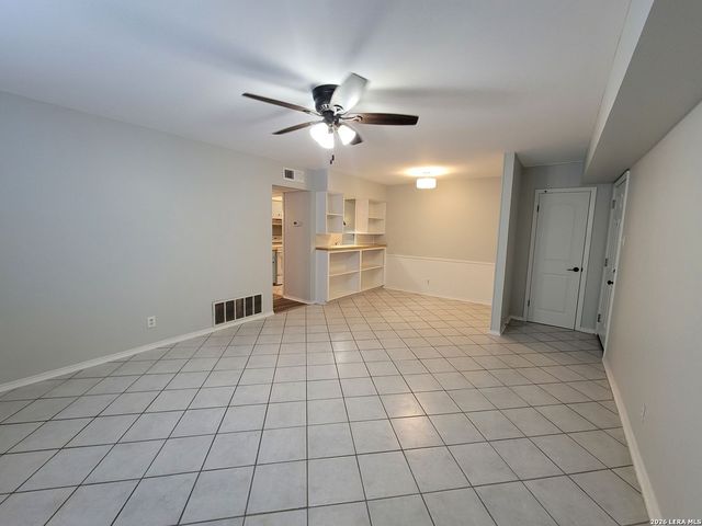 219 W Silver Sands Dr Apt 5, San Antonio, TX 78216