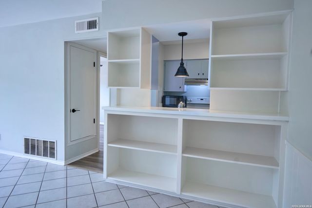 219 W Silver Sands Dr Apt 5, San Antonio, TX 78216