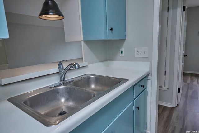 219 W Silver Sands Dr Apt 5, San Antonio, TX 78216