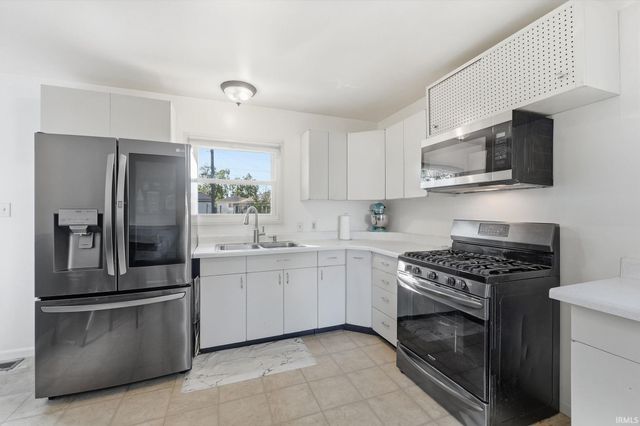 5414 N Stony Run Lane, Fort Wayne, IN 46825