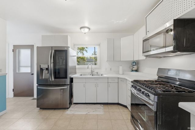 5414 N Stony Run Lane, Fort Wayne, IN 46825