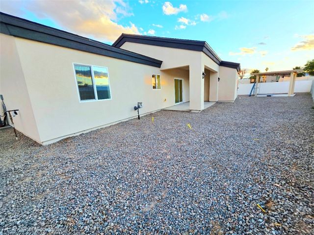 1379 Winkler Lane, Bullhead City, AZ 86442