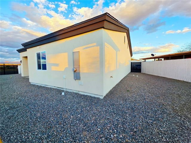 1379 Winkler Lane, Bullhead City, AZ 86442