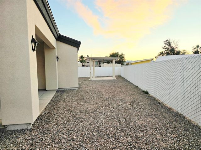 1379 Winkler Lane, Bullhead City, AZ 86442
