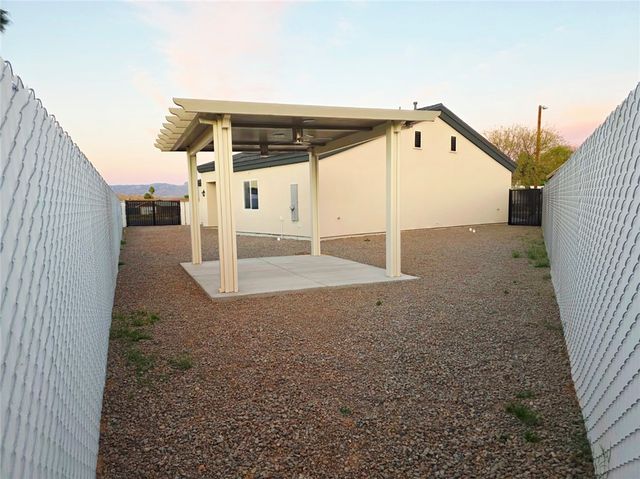1379 Winkler Lane, Bullhead City, AZ 86442