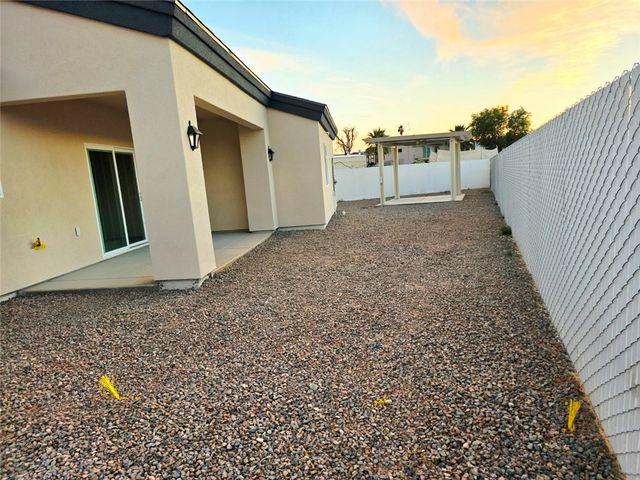 1379 Winkler Lane, Bullhead City, AZ 86442