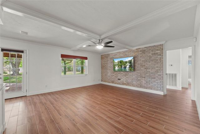 5522 Chantilly Lane, Houston, TX 77092