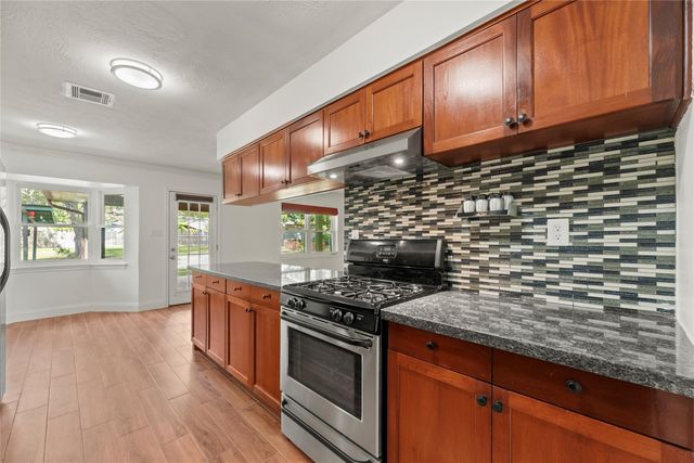 5522 Chantilly Lane, Houston, TX 77092