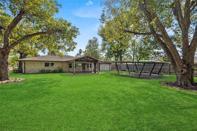 5522 Chantilly Lane, Houston, TX 77092