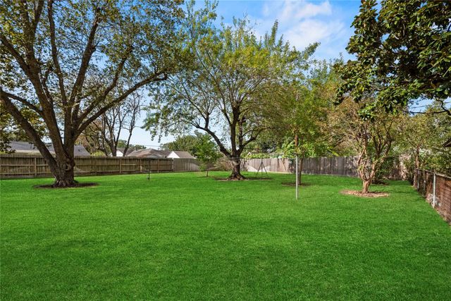 5522 Chantilly Lane, Houston, TX 77092