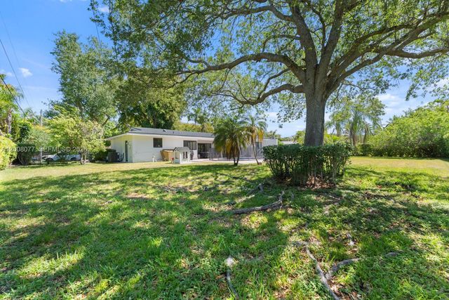 8620 SW 159th St, Palmetto Bay, FL 33157