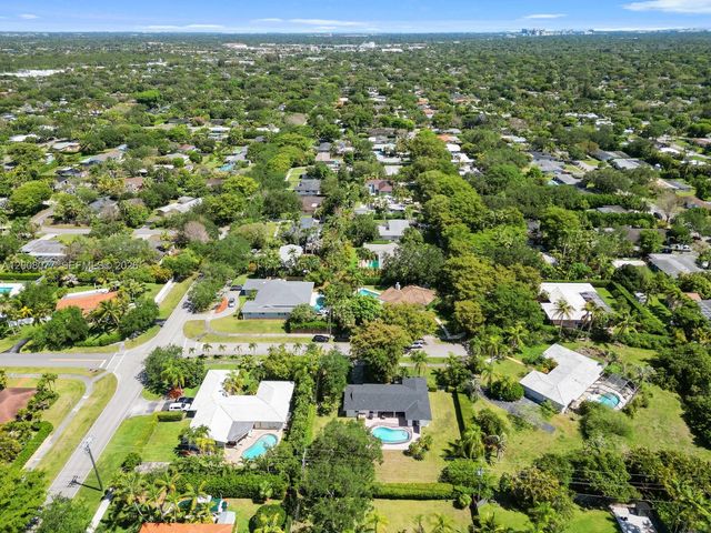 8620 SW 159th St, Palmetto Bay, FL 33157