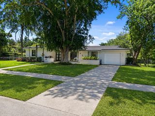 8620 SW 159th St, Palmetto Bay, FL 33157