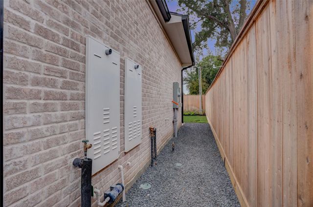 8935 Pado Street, Houston, TX 77055