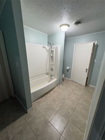 919 W. COLLEGE Highway, Jacksboro, TX 76458