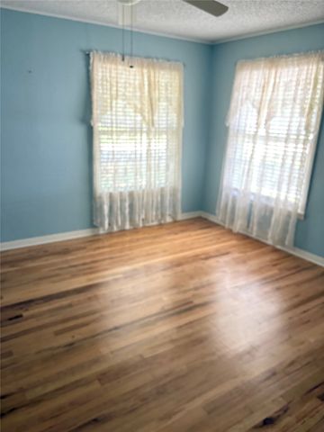919 W. COLLEGE Highway, Jacksboro, TX 76458