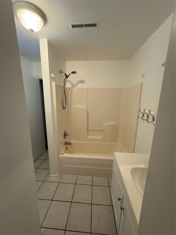 919 W. COLLEGE Highway, Jacksboro, TX 76458