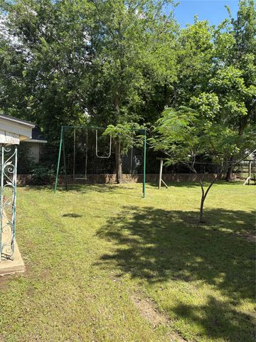 919 W. COLLEGE Highway, Jacksboro, TX 76458