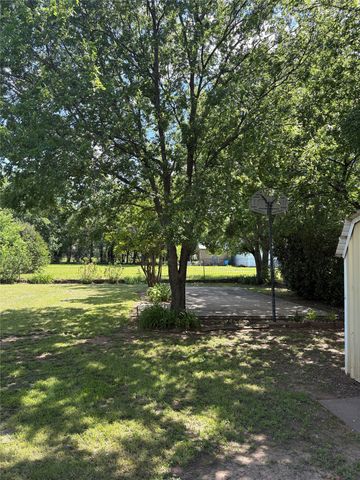 919 W. COLLEGE Highway, Jacksboro, TX 76458