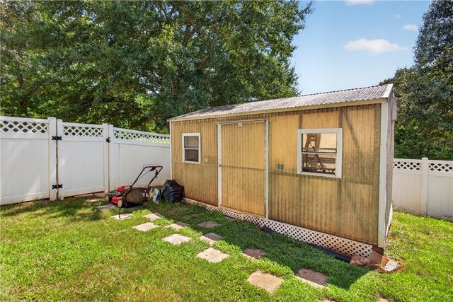 202 W Harper Ridge Road, Seneca, SC 29678