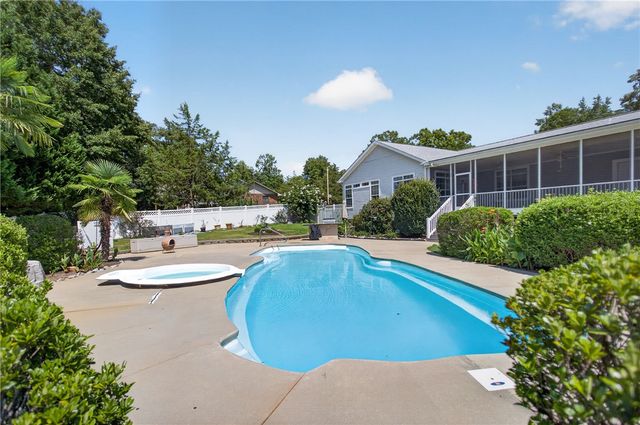 202 W Harper Ridge Road, Seneca, SC 29678