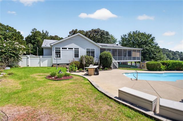 202 W Harper Ridge Road, Seneca, SC 29678
