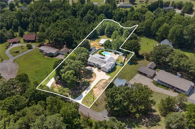 202 W Harper Ridge Road, Seneca, SC 29678