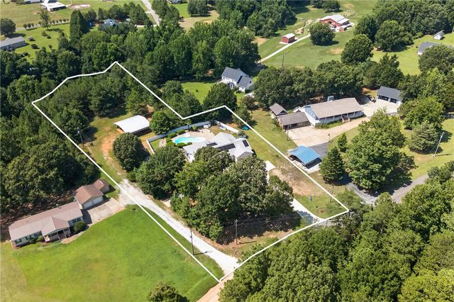202 W Harper Ridge Road, Seneca, SC 29678
