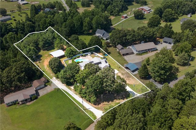 202 W Harper Ridge Road, Seneca, SC 29678