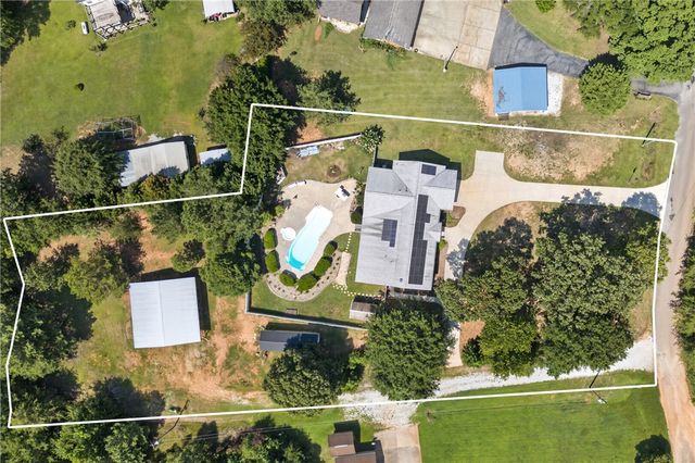 202 W Harper Ridge Road, Seneca, SC 29678